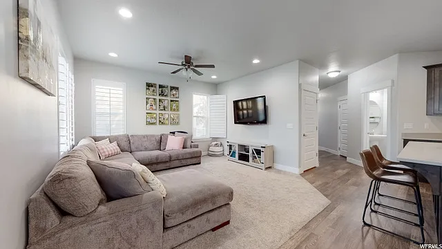 4 bed, 2.5 bath, 2342 sqft, $2,450 — Photo 3