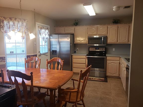 3rd image of 2730 Sunset Dr