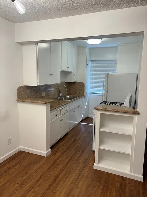 Building Photo - 611 N Flores St #2