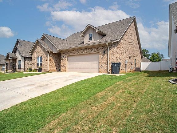 5th image of 427 Zoey Grace Dr