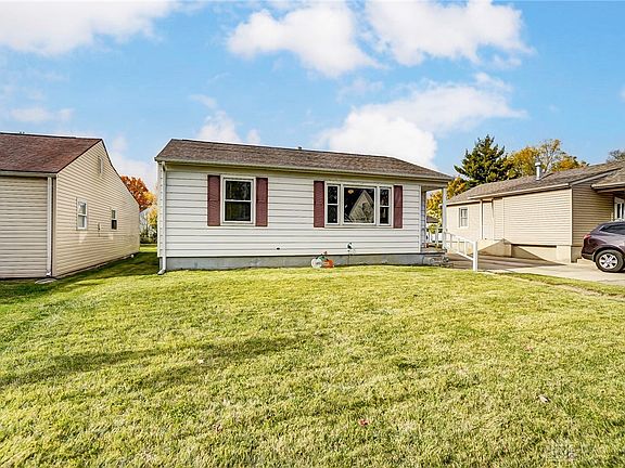 4th image of 130 Floral Ave
