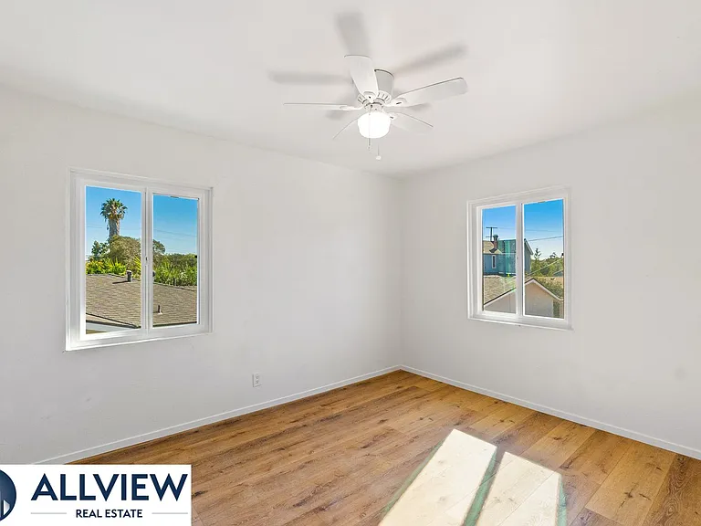 452 South Shaffer Street — Photo 12