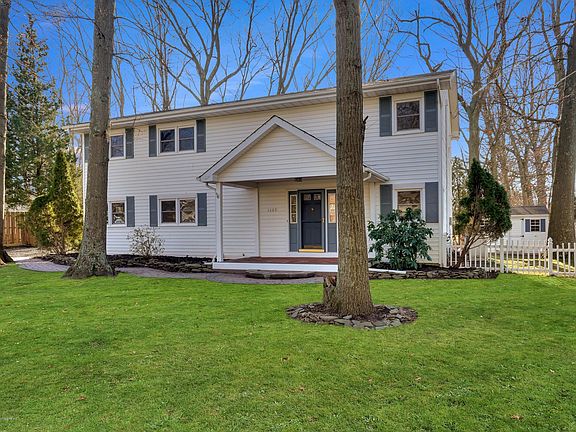 2nd image of 1609 Shady Ln