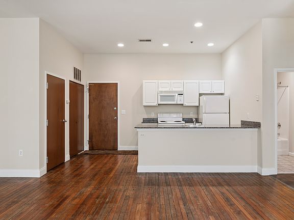 5th image of 1001-13 Chestnut St #501W