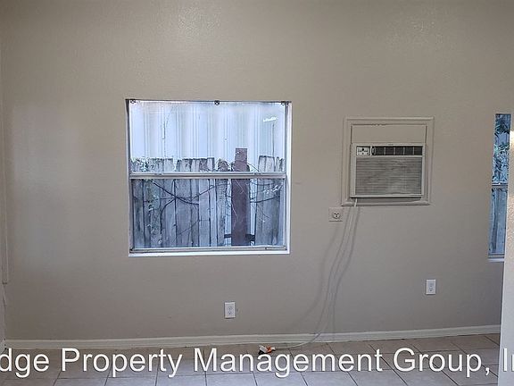 3rd image of 926 E Rose St APT 1
