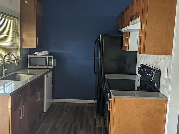 2nd image of 1704 S Robin Ln