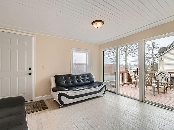 5th image of 236 Lawson Ave W