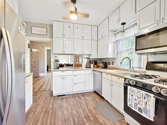 5th image of 223 Franklin St