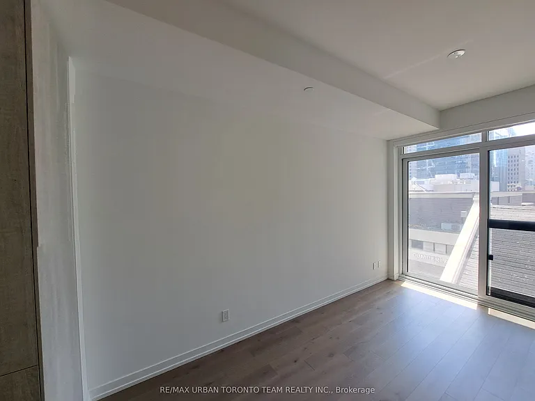771 Yonge St #302 — Photo 14