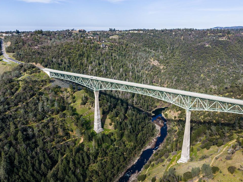 1st image of Tree Top Ln