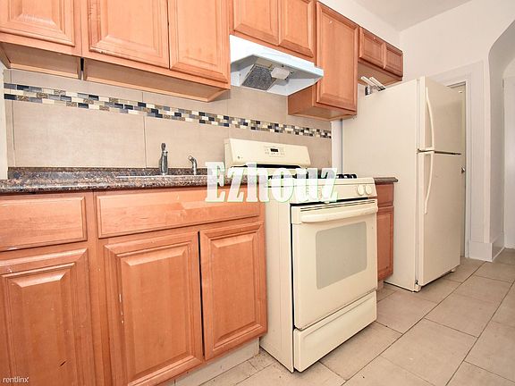 4202 Pall Mall kitchen