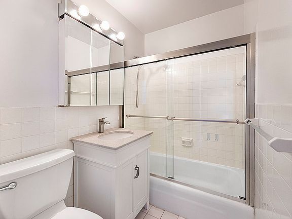 5th image of 170 W 23rd St APT 5Z