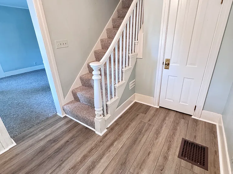 1253 Fairport Rd — Photo 6