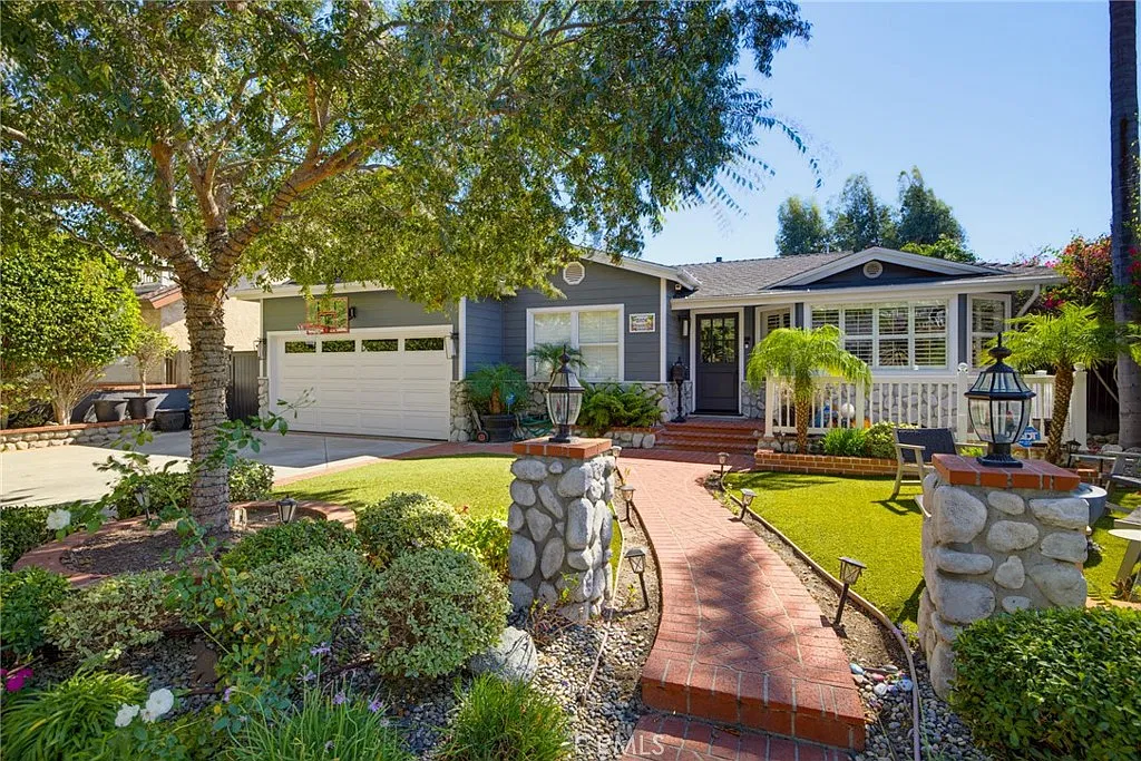 4 bed, 2900 sqft, $9,300 — Photo 1