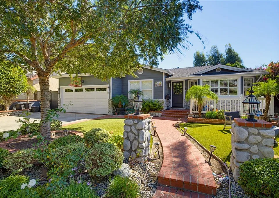 5106 Sharynne Ln