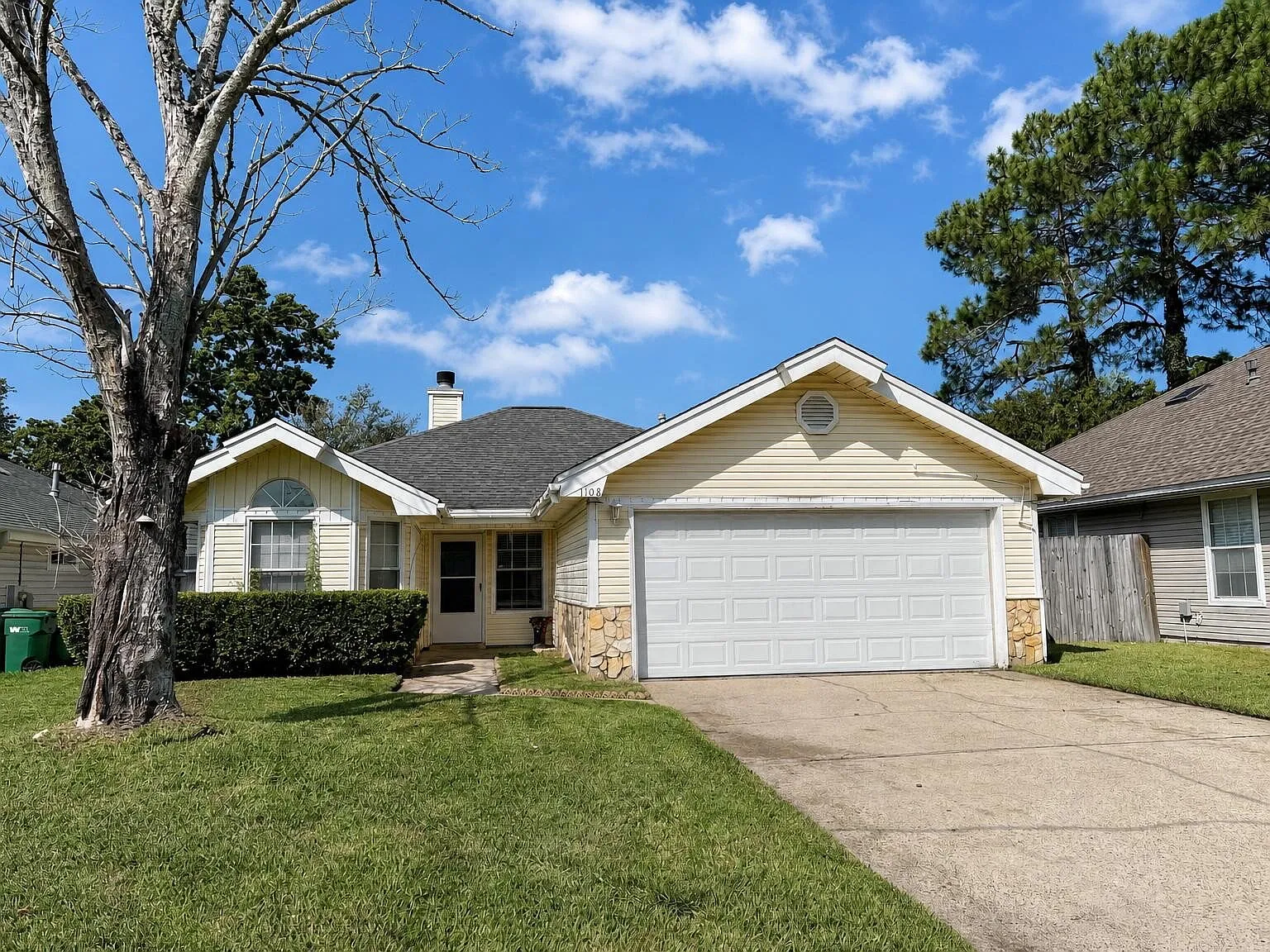 3 bed, 2.0 bath, 1350 sqft, $2,250 — Photo 2