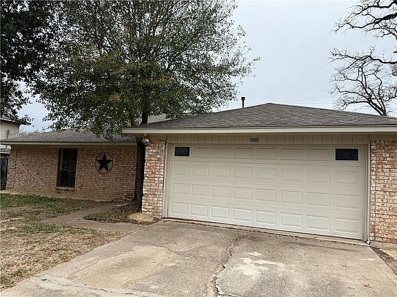 3rd image of 909 Val Verde Dr