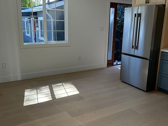 3rd image of 1008 Holly St #A