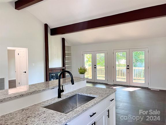 3rd image of 5268 Stonewood Dr