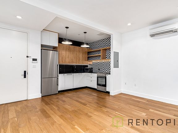 2nd image of 961 Willoughby Ave #419