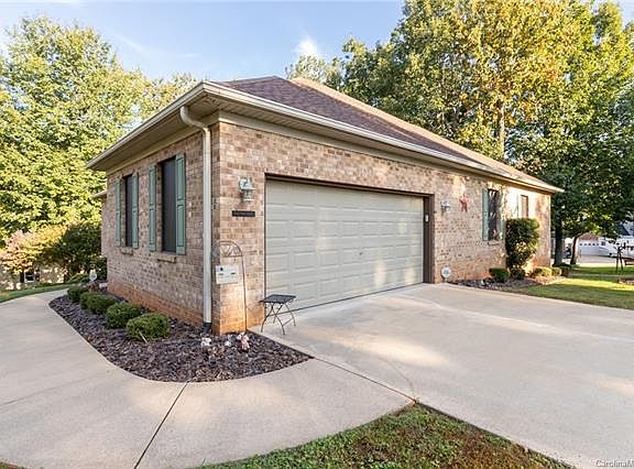2nd image of 800 Kingswood Ct