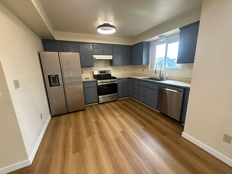 1348 Mentone Ave #C — Photo 1