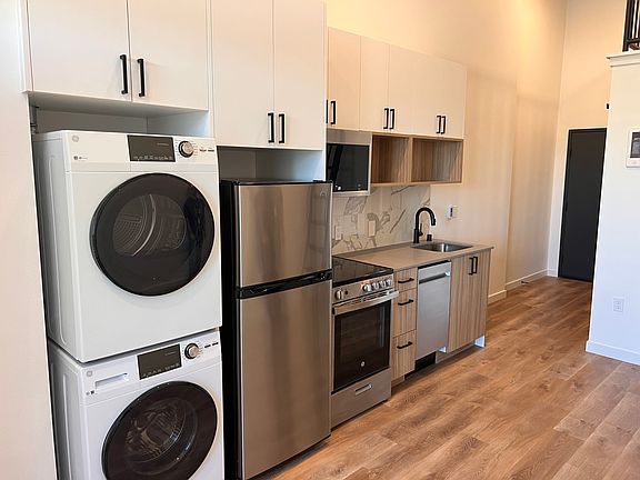 3rd image of 6860 E Green Lake Way N #613