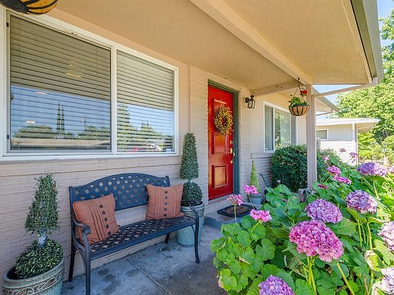 2nd image of 1616 Claudia Dr