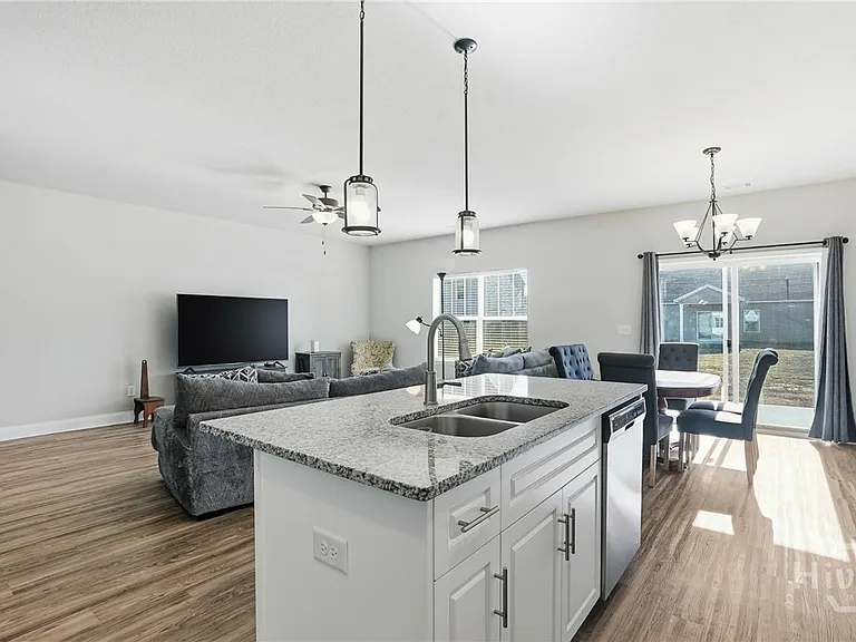 141 Hayden Pl — Photo 17