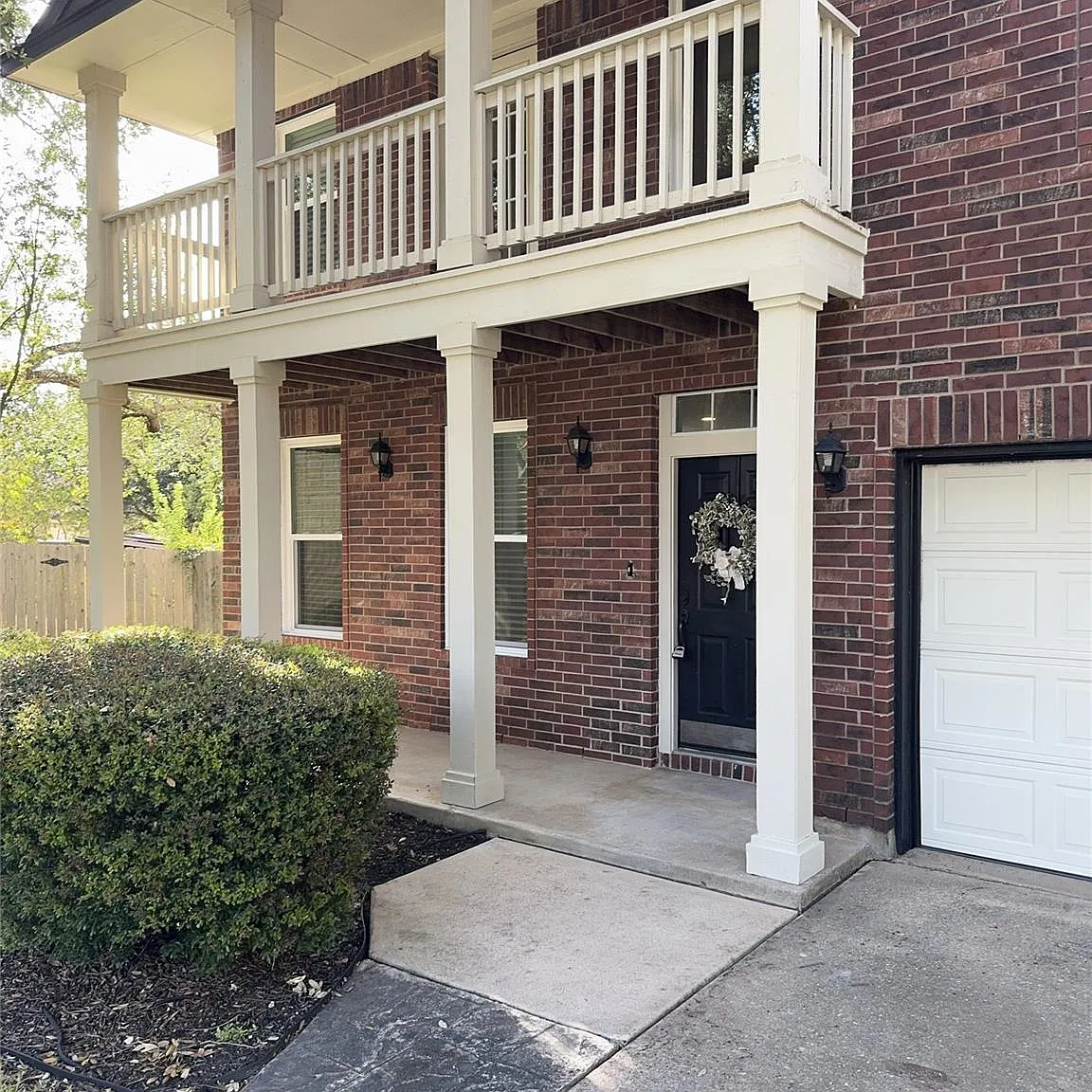 4 bed, 2.5 bath, 2773 sqft, $3,000 — Photo 2