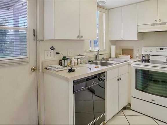 4th image of 17323/325 Whitewater Ct