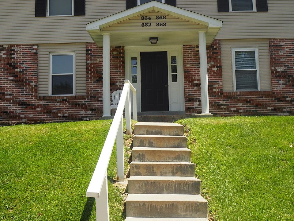 Front of building. Main floor unit in multi unit building.
