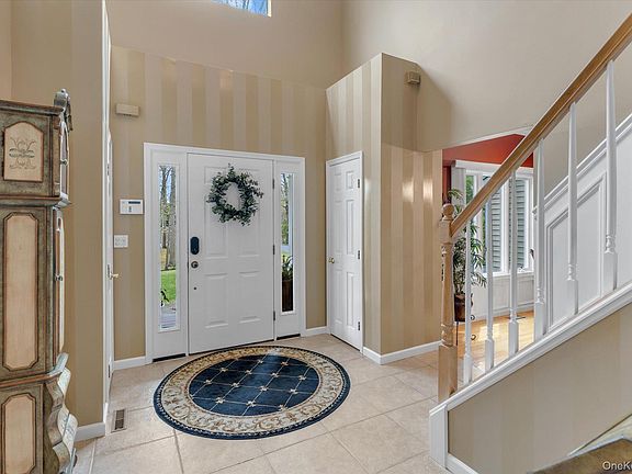 3rd image of 263 Old Commack Road