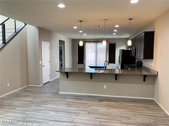 5th image of 107 Heathrow Lake Ave