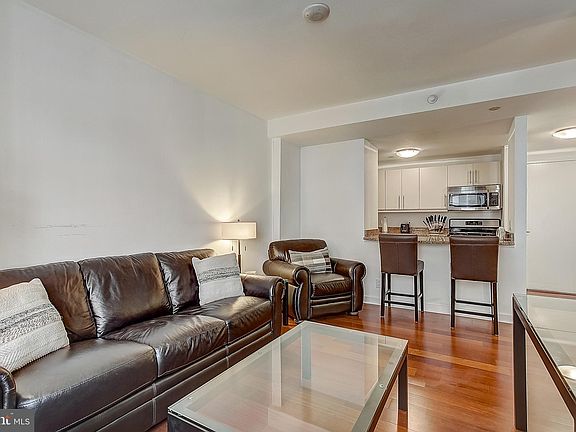 4th image of 219-25 S 18th St #1105