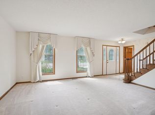 7684 Upper 19th St N, Oakdale, MN 55128