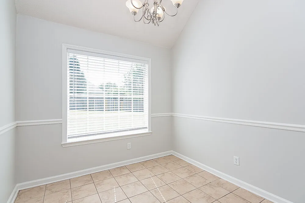 4 bed, 2.0 bath, 2155 sqft, $2,395 — Photo 4