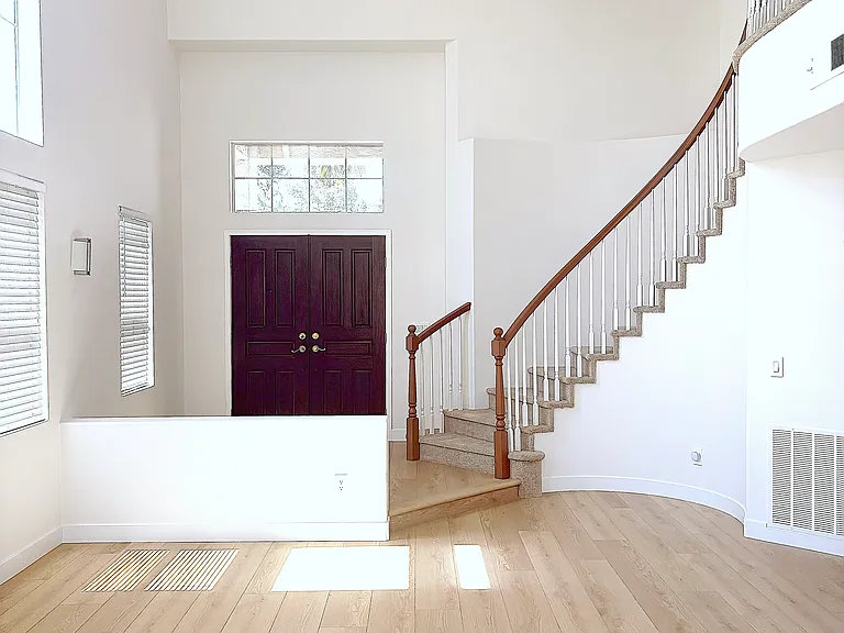 2906 Avenida Valera — Photo 2