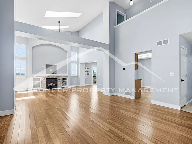 333 Sanders Cir — Photo 4