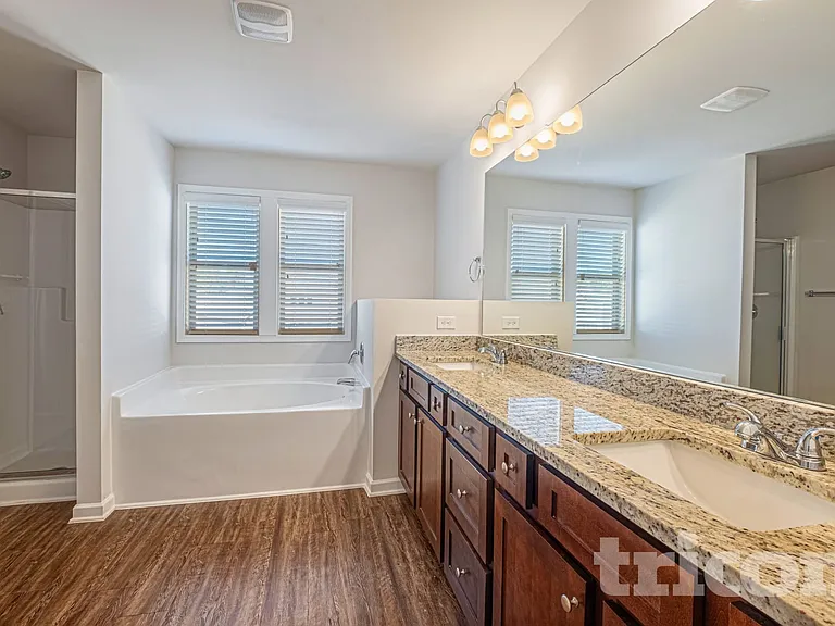4035 Evelyn View Ct — Photo 2
