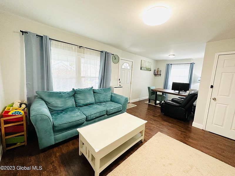 3rd image of 1409 Evergreen Avenue