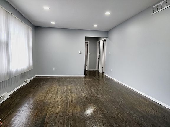 4th image of 2149 Cleveland St