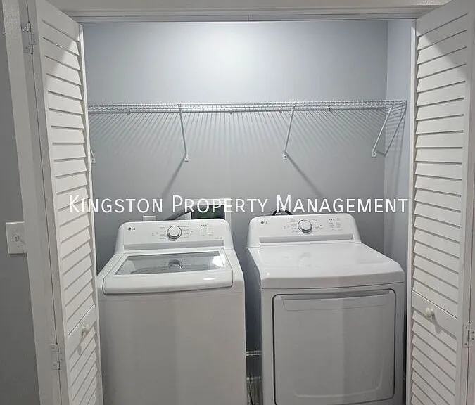 451 E Maxwell St #1 — Photo 6