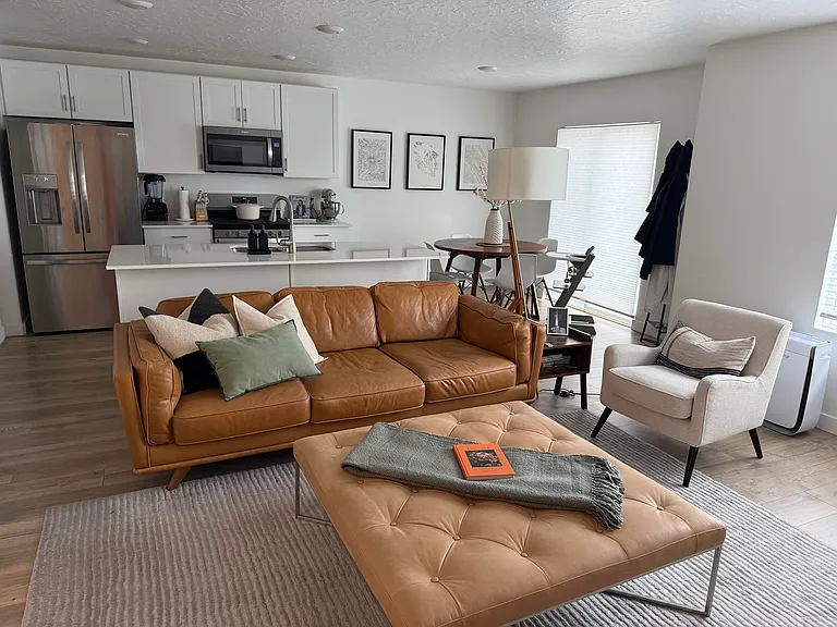 388 N Sea Chaser Ln — Photo 4