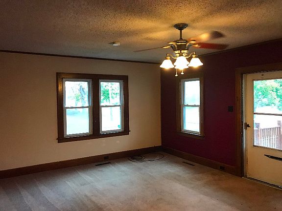 4th image of 808 Main St