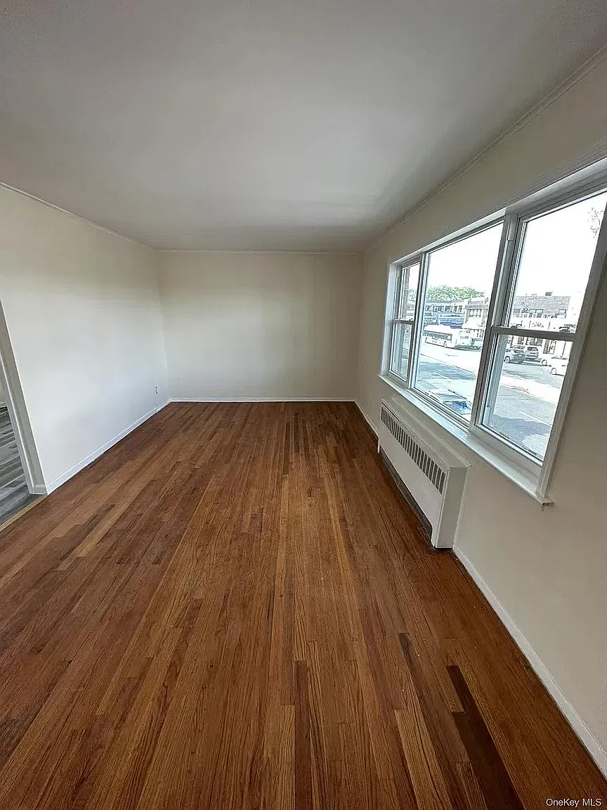 3 bed, 1000 sqft, $3,500 — Photo 2