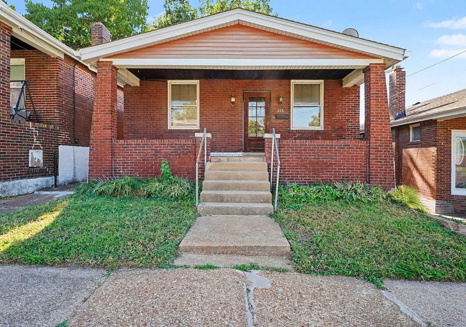 Charming 2-Bed Home with Fenced Yard, In-Unit Laundry, and Central Air 626 Koeln Ave, St. Louis — Photo 1