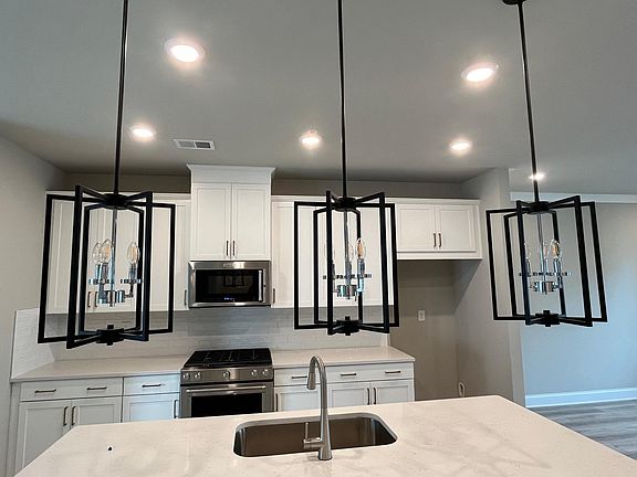 2nd image of 705 Mulberry Cir #705