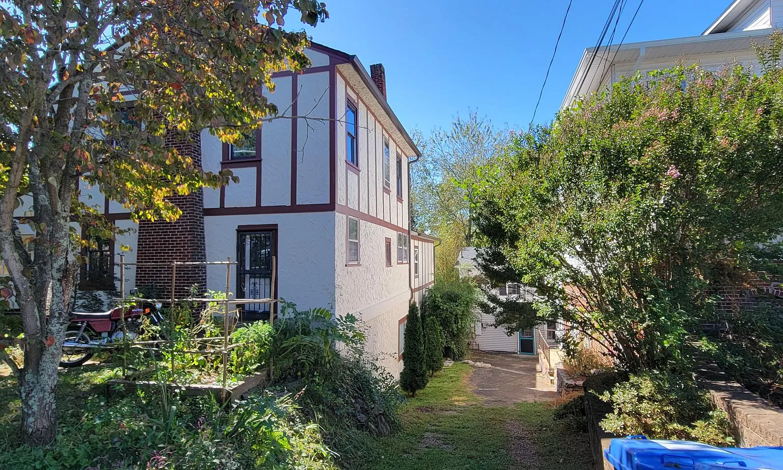 257 Riverview Dr — Photo 4