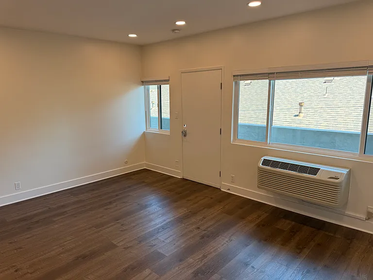 1011 Linden Ave #9 — Photo 8